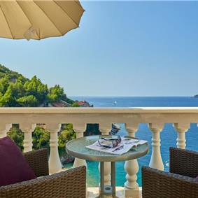 5 Bedroom Apartment with Balcony and Sea View in Vrbica near Dubrovnik, Sleeps 10